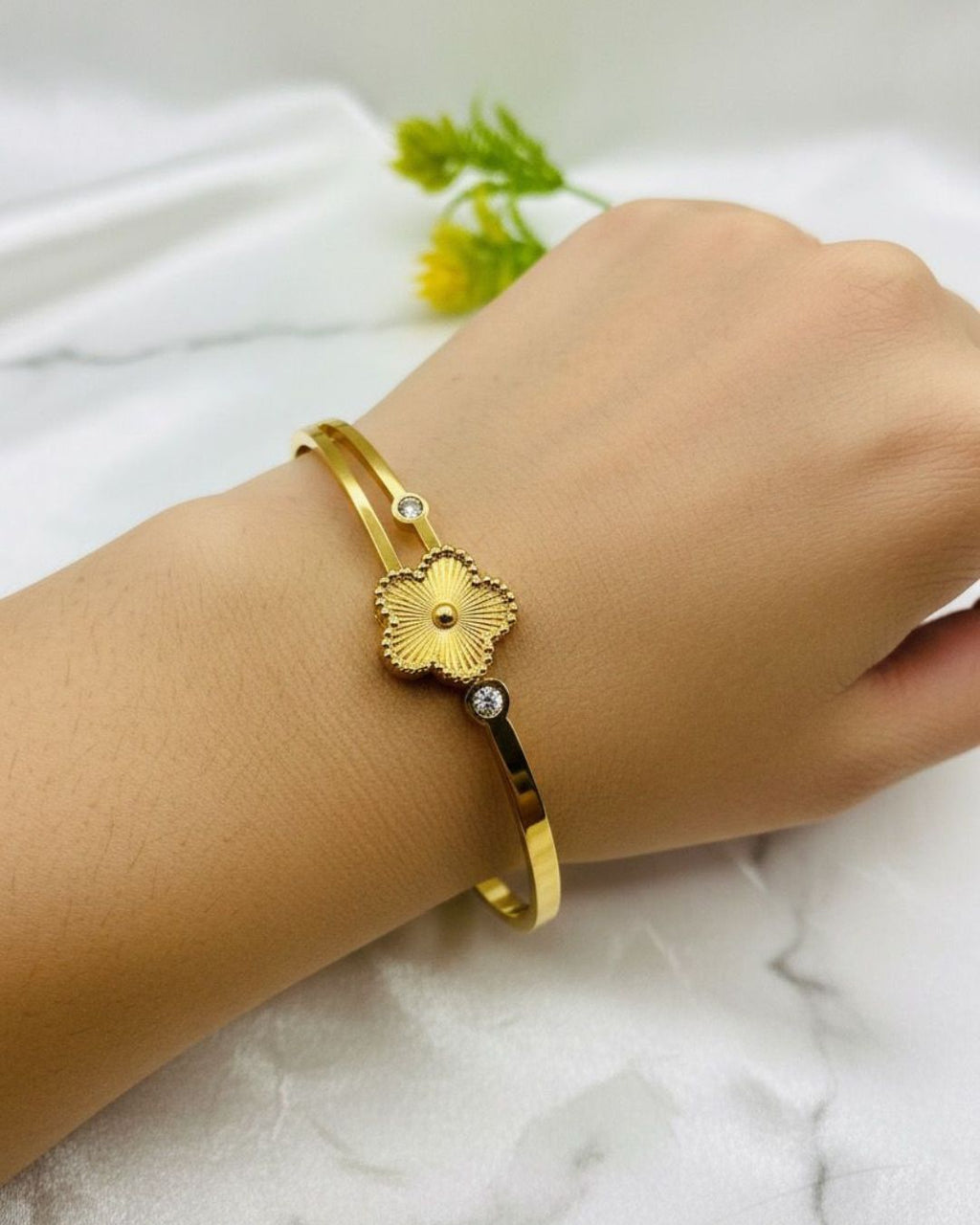 Fancy Beautiful Stainless Steel Golden Clover HandCuffs