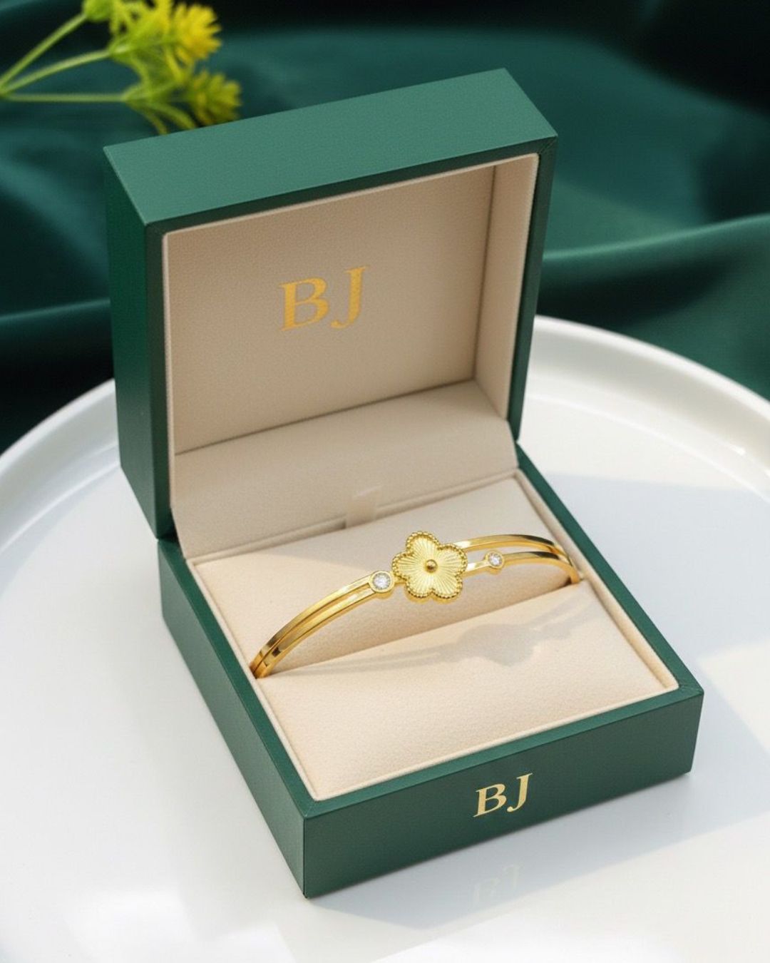 Fancy Beautiful Stainless Steel Golden Clover HandCuffs